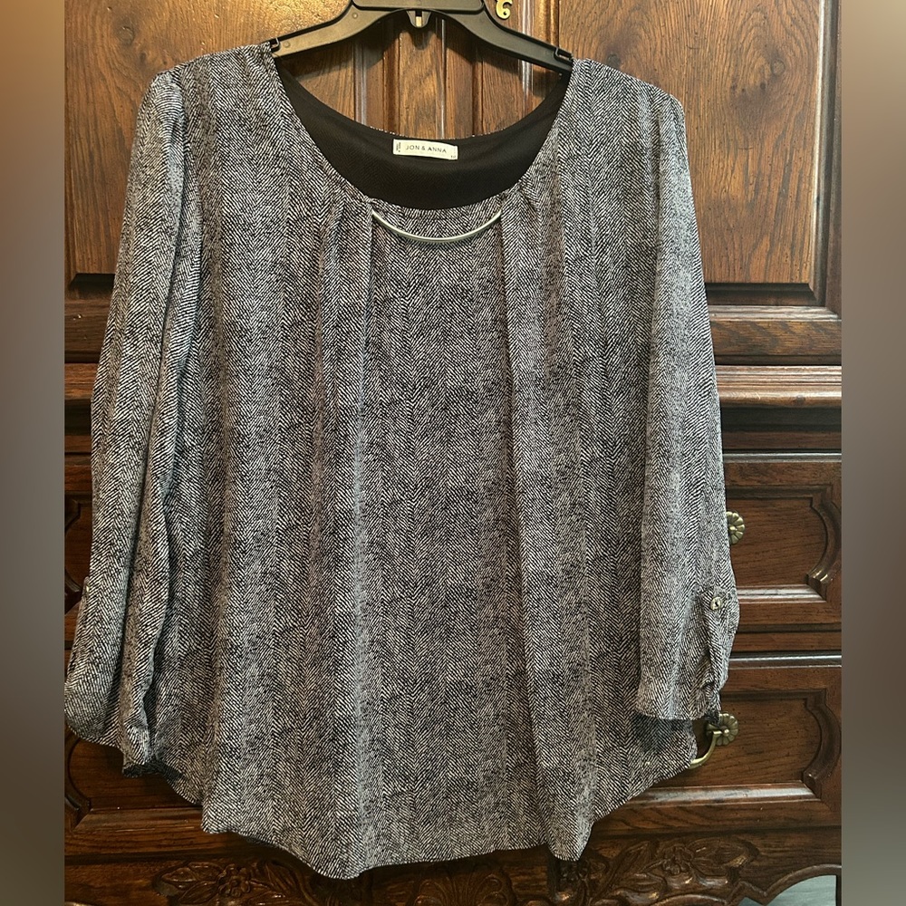 Long sleeve (gently used)